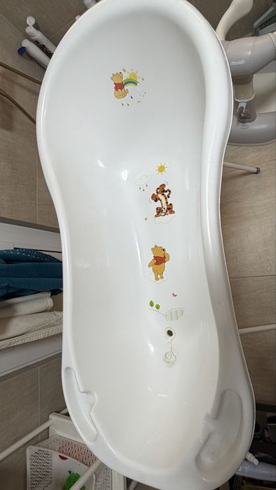 Вана със стойка за бебе