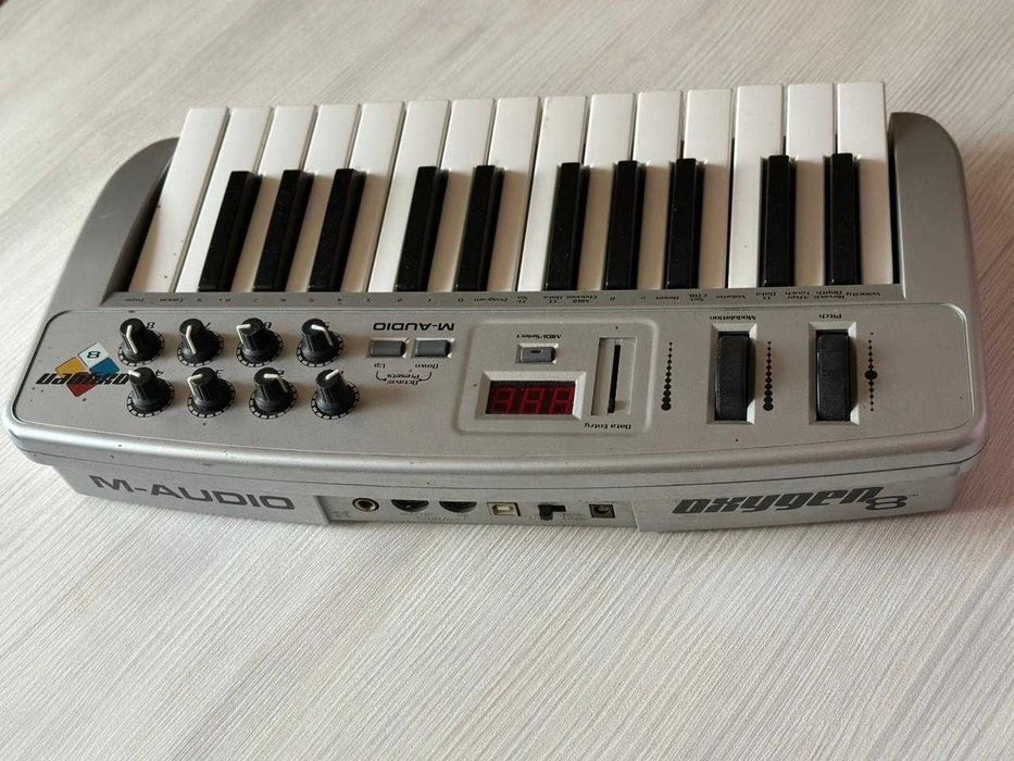 MIDI-клавиатура M-AUDIO Oxygen 8