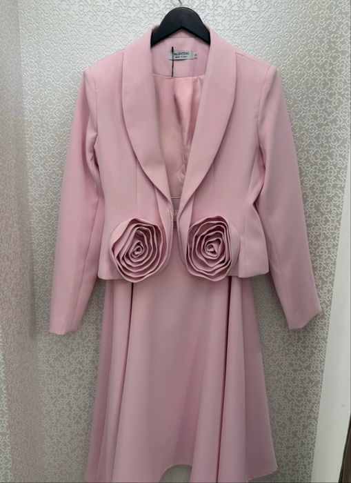 Нов костюм Valentino