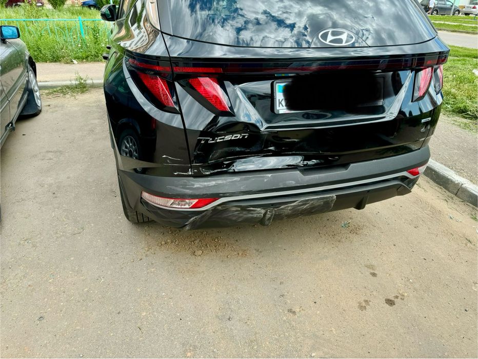 Продам бампер и крышку оригинал