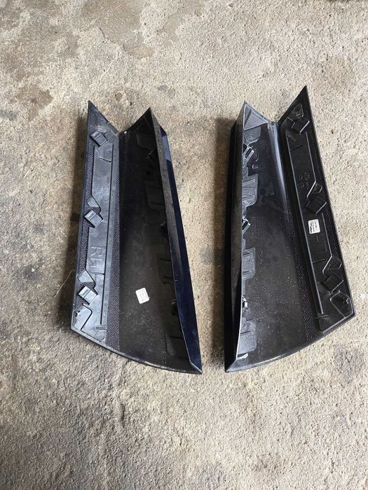 Ornament bandou aripa spate stanga dreapta negru Land Rover Discovery Sport FK72-29148-AC FK72-29149-AC