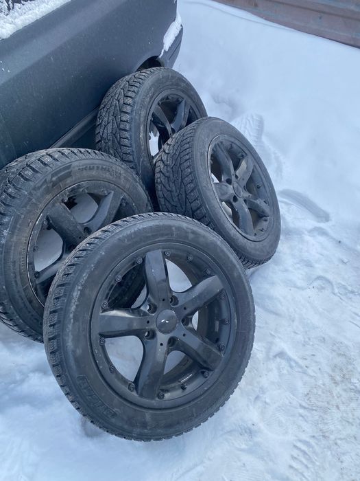 Продам диски с резиной  5/120 разболтовка Бмв