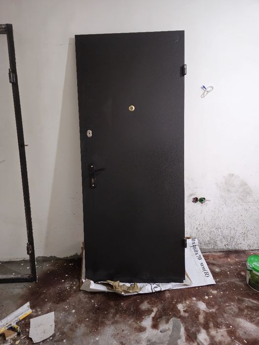 Temir eshik sotiladi