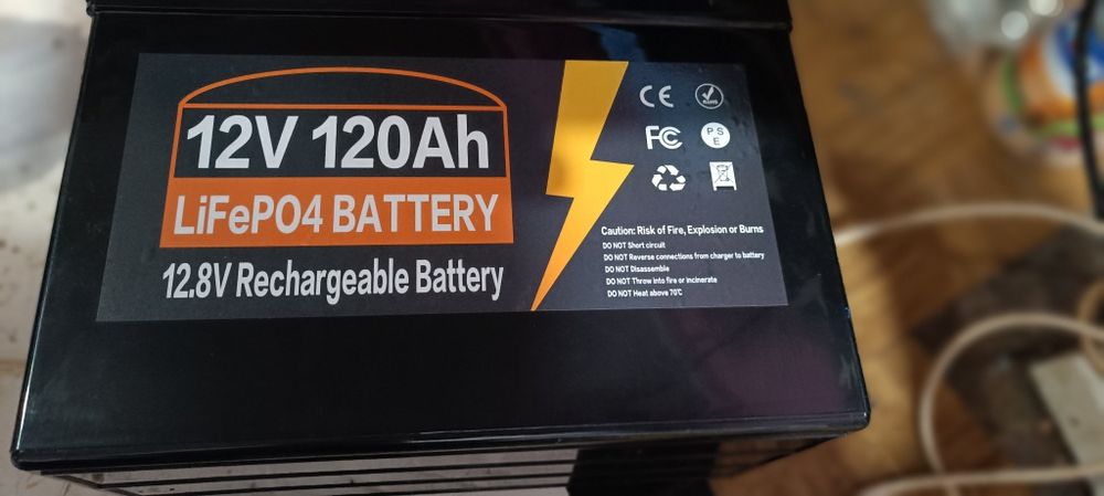 Продавам чисто нова Батерия за лодки и Яхти!