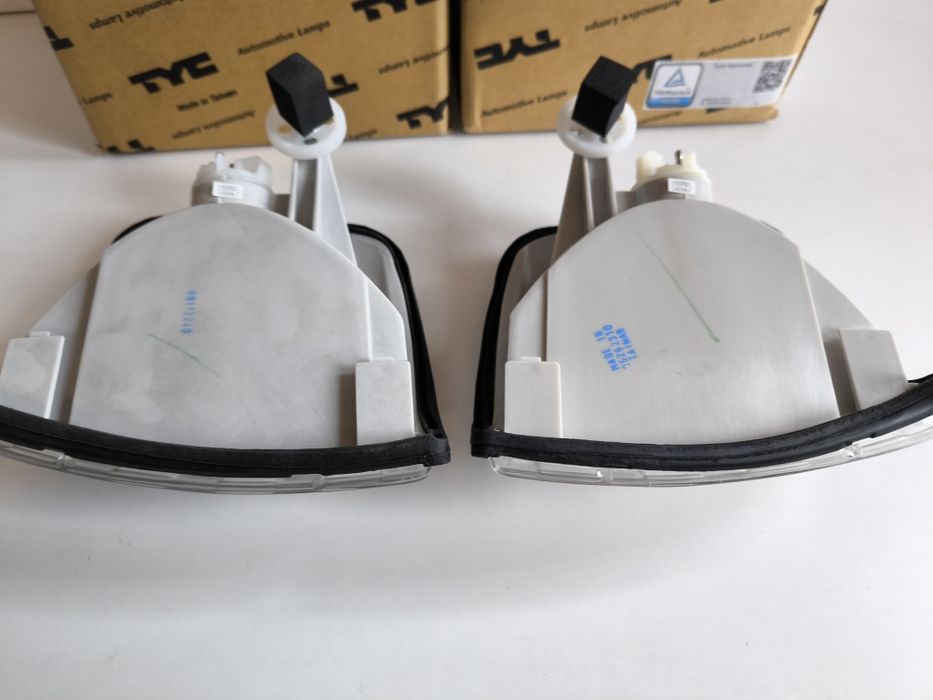 Мигач Mercedes w126 нови бели Мигачи пура 126 предни