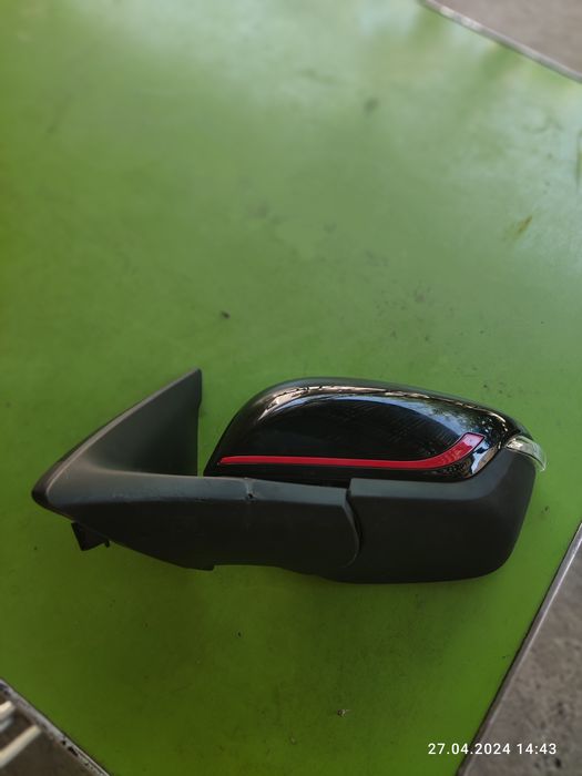 Продаётся боковой зеркало