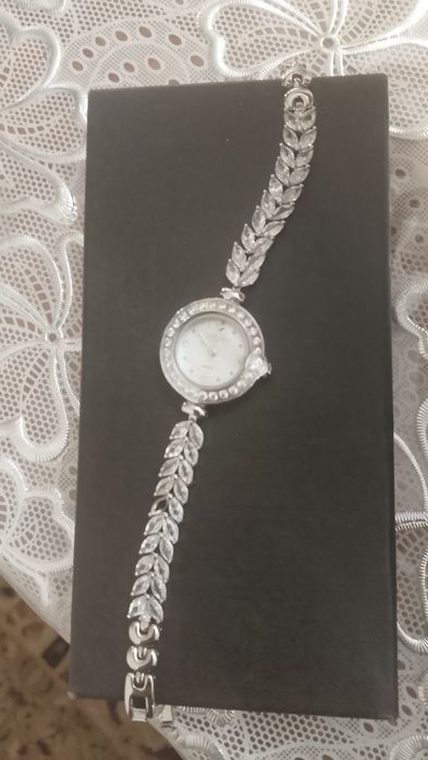 Продам женские часы