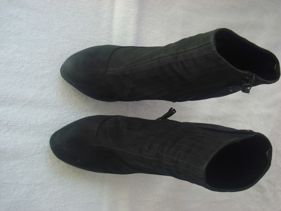 Cizme / botine dama Zara marime 39  culoare negru