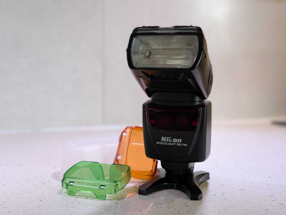 светкавица Nikon SB-700