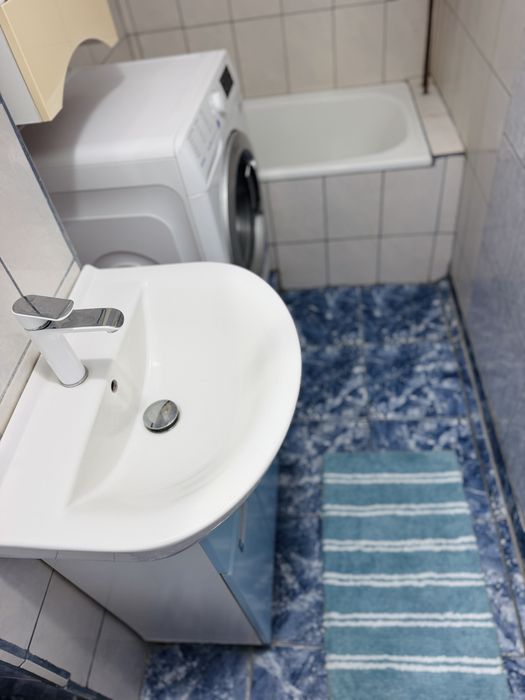 Direct proprietar inchiriez apartament  1 camera 40 mp utili plus balcon