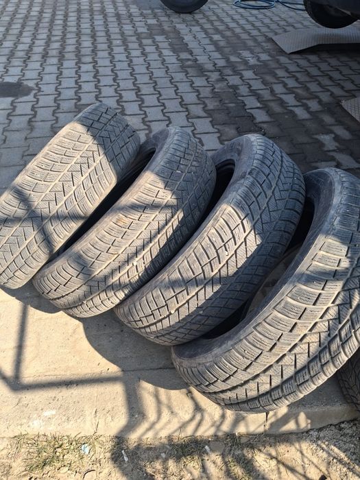 Vând anvelope 215/65/17 de iarnă foarte bune