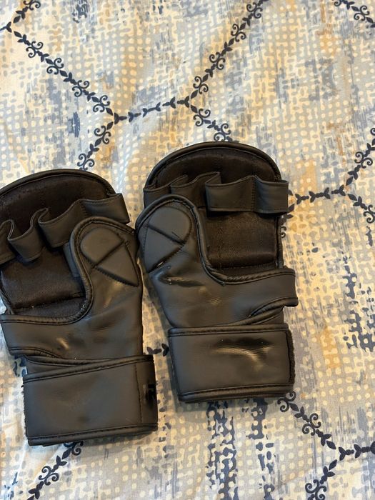 Ръкавици за ММА.