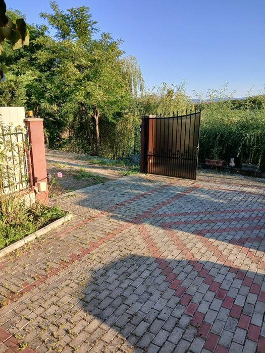 Vând casă cu etaj
