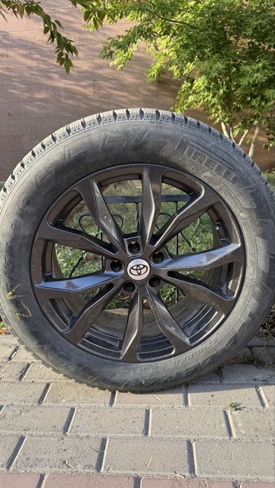 Продам комплект зимней резины 245/55/19