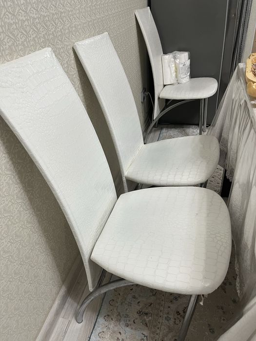 Орындықтар ас бөлмесі, былғарымен жасалған,