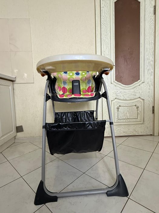 Продаётся детский стульчик для кормления Chicco