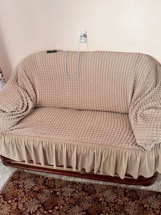 Диван кожаный срочно продается