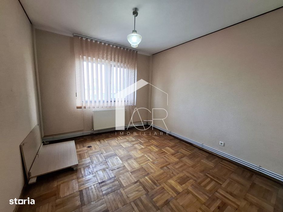 Apartament cu 4 camere, zona Nord