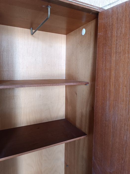 Срочно!!! Шкаф сотилади ошхона ва бошка буйумлар учун