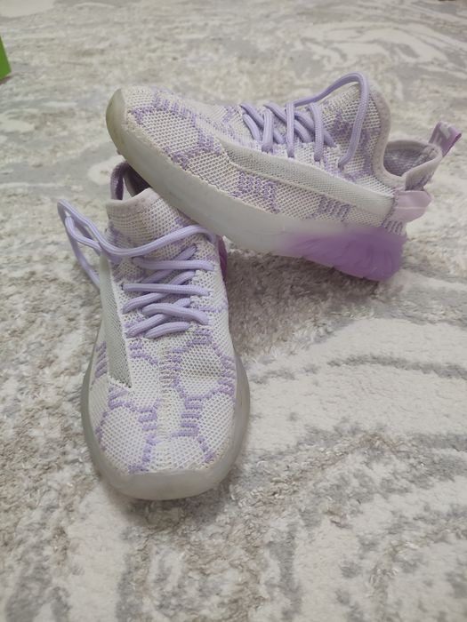 Кроссовки на девочку