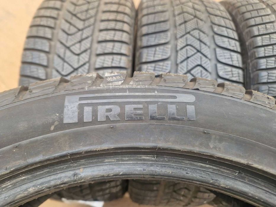 4 Pirelli R19 235/45 зимни гуми runflat DOT3618