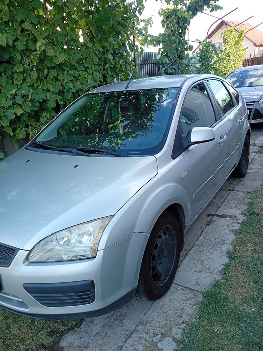 Vând Ford focus benzina