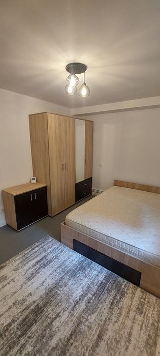 Apartament cu 2 camere de închiriat ,  recent renovat si utilat.