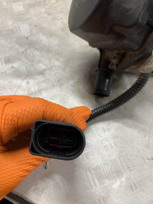 pompa aer secundara porsche macan 3.0 benzina 2015