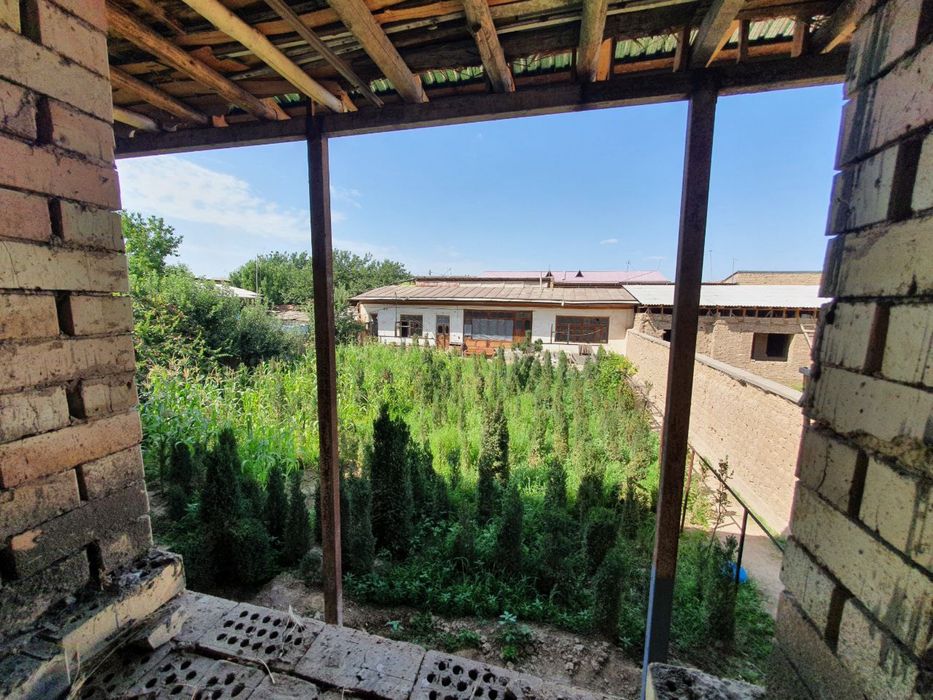 Nazarbekda uy sotlad 8 sotix