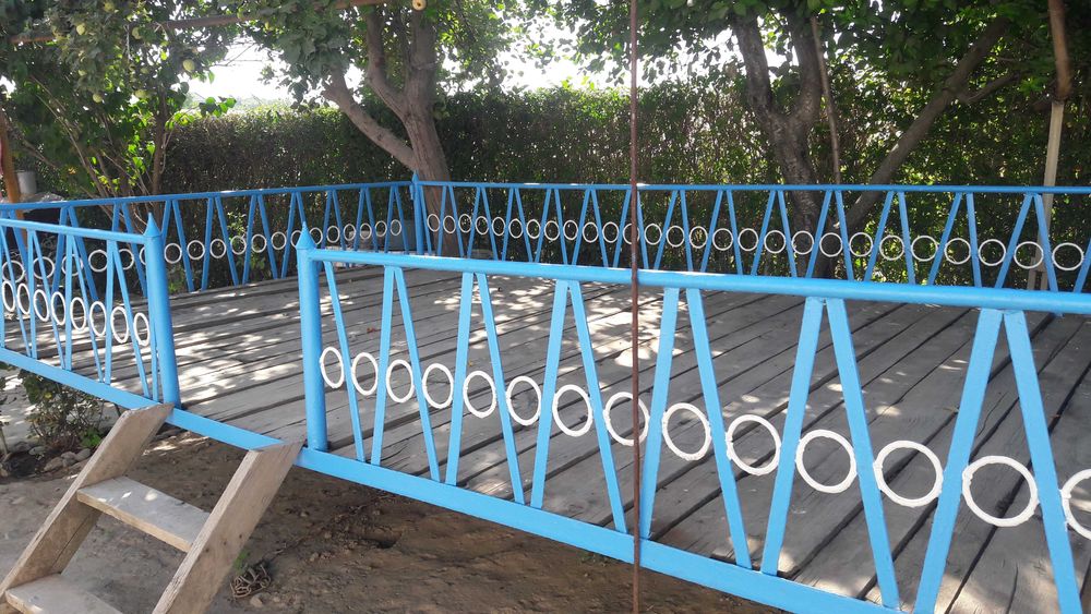 Тапчан из металла с полом 270×430 см большой.