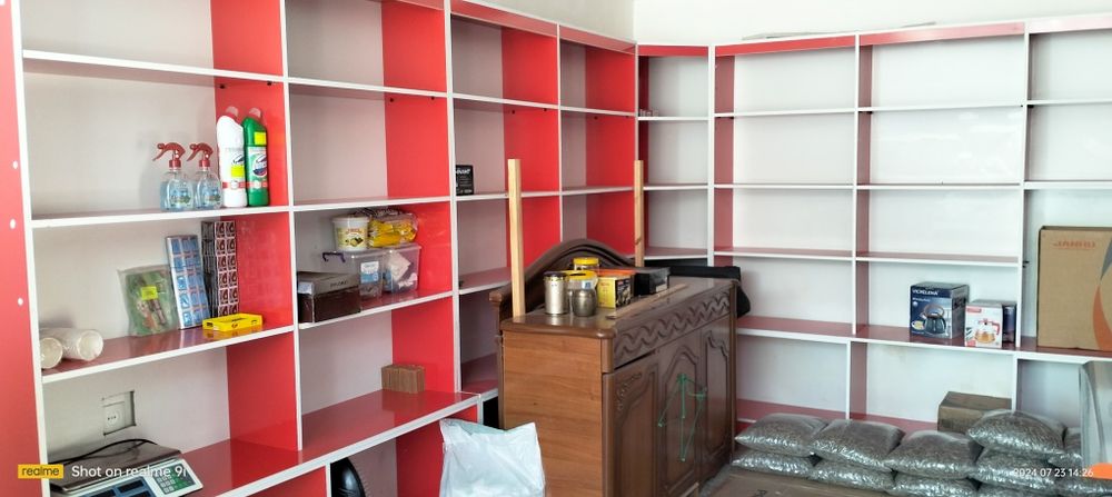 Витриные полки . состояние отличное