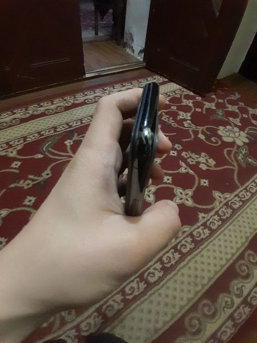 Iphone 11 pro narxi 220 dollr 64 tali rangi qora