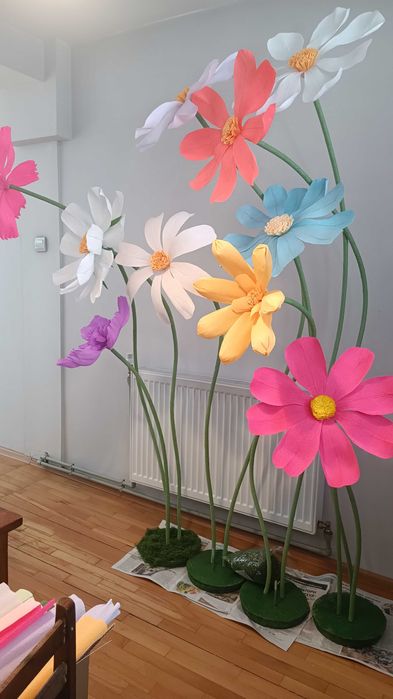 Големи цветя от хартия