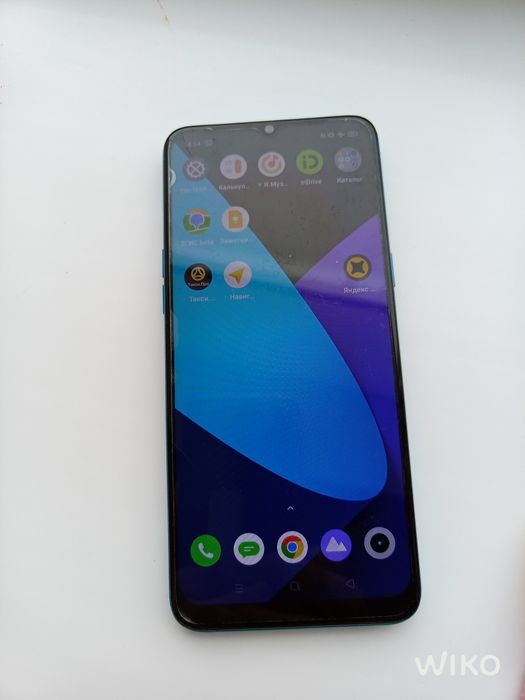 Продам смартфон реалми 3гб/64гб