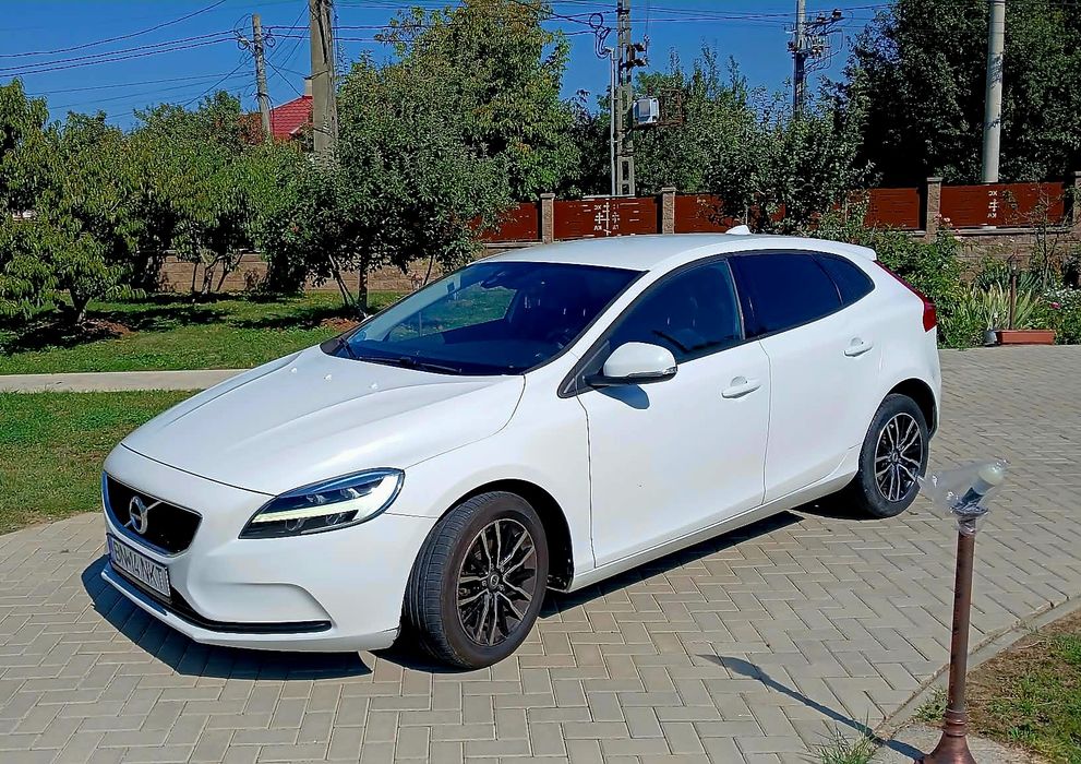 VOLVO V40 2017 — imagine 2