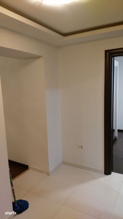 Central-Liceul Petru R.-Apartament 3 camere, mobilat, centrala,350euro