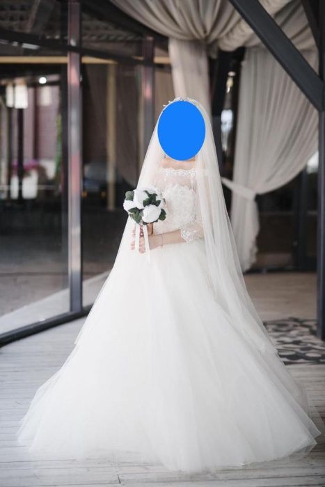 Красивое белое свадебное платье