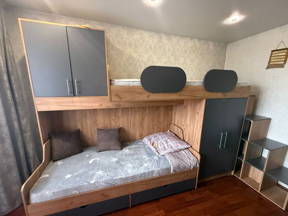 Продам двух ярусную кровать