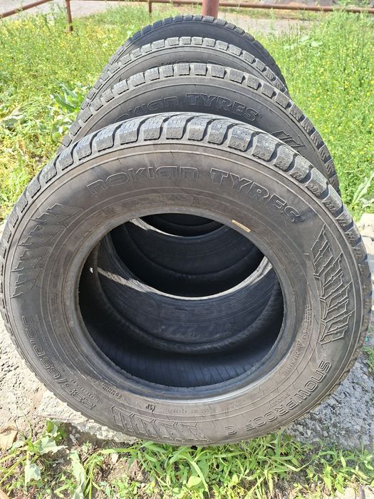 Продам шины 235/65/16С  нокиа