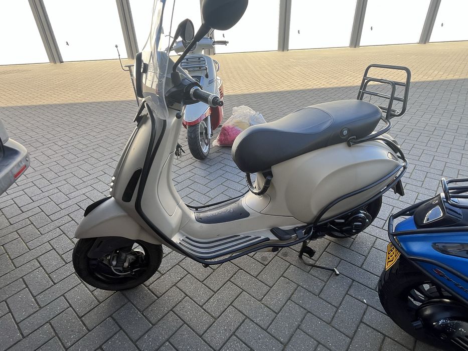Scooter piaggio  Vespa primavera 2015 4 timpi  fara permis