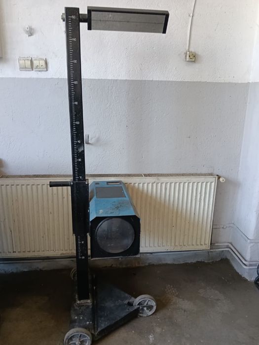 Vand aparat reglat faruri in stare foarte buna