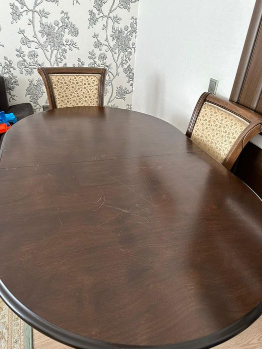 продаётся деревянный стол с дефектом