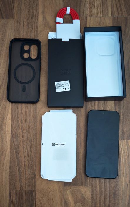Vând OnePlus 15 ca nou 3600 lei