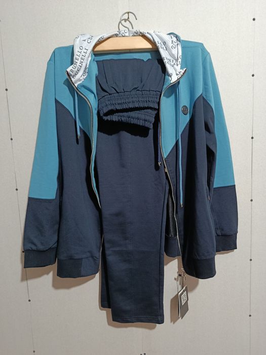 Диккат! Арзон нархда янги кийимлар сотилади