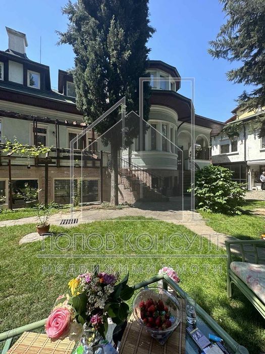 Продава се Къща в Пазарджик, Идеален център - 891 кв.м за 623 €/кв.м - Снимка #1