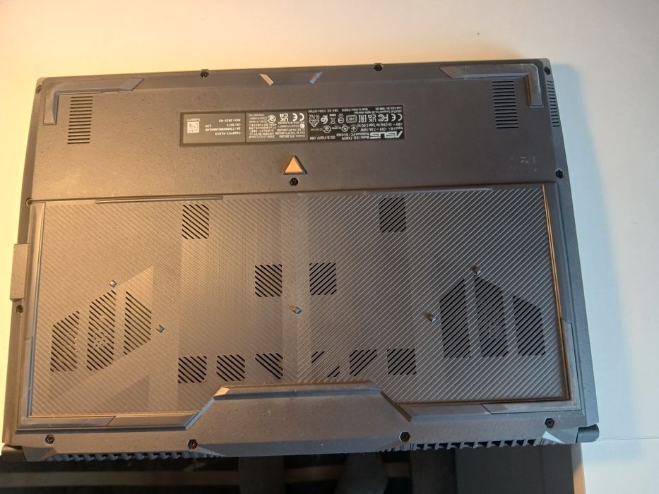Ноутбук Asus F16