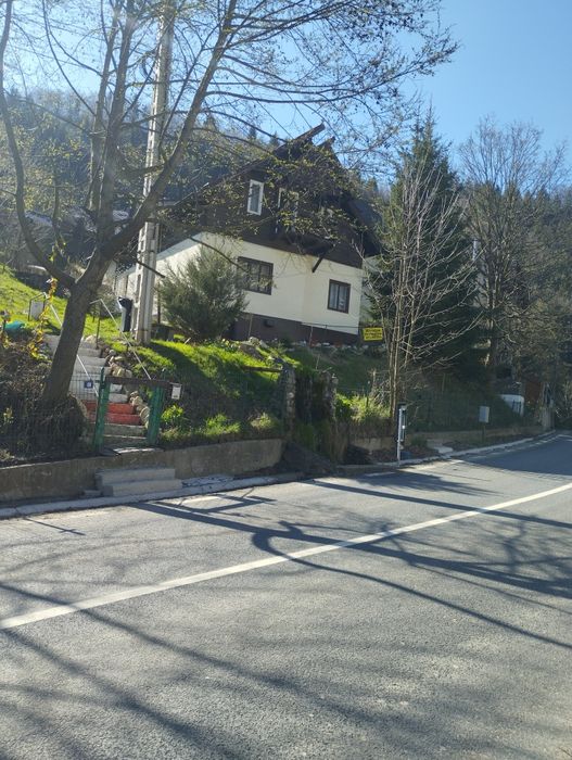 De vânzare , proprietate, în zonă montană