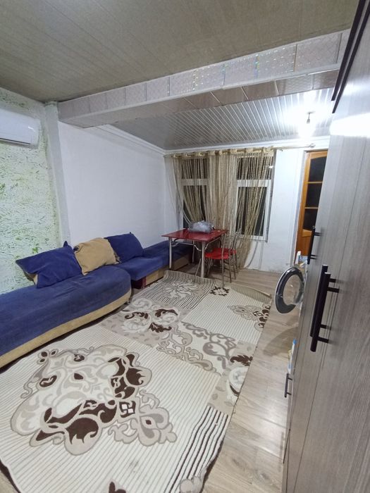 Продается 3 жилой комнатный дом на одной сотке ориентир метро Максима