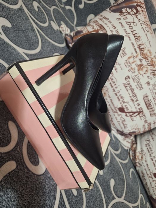 Срочно продам туфли