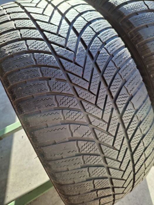 2 Anvelope de iarnă 255 55 r18 Bridgestone